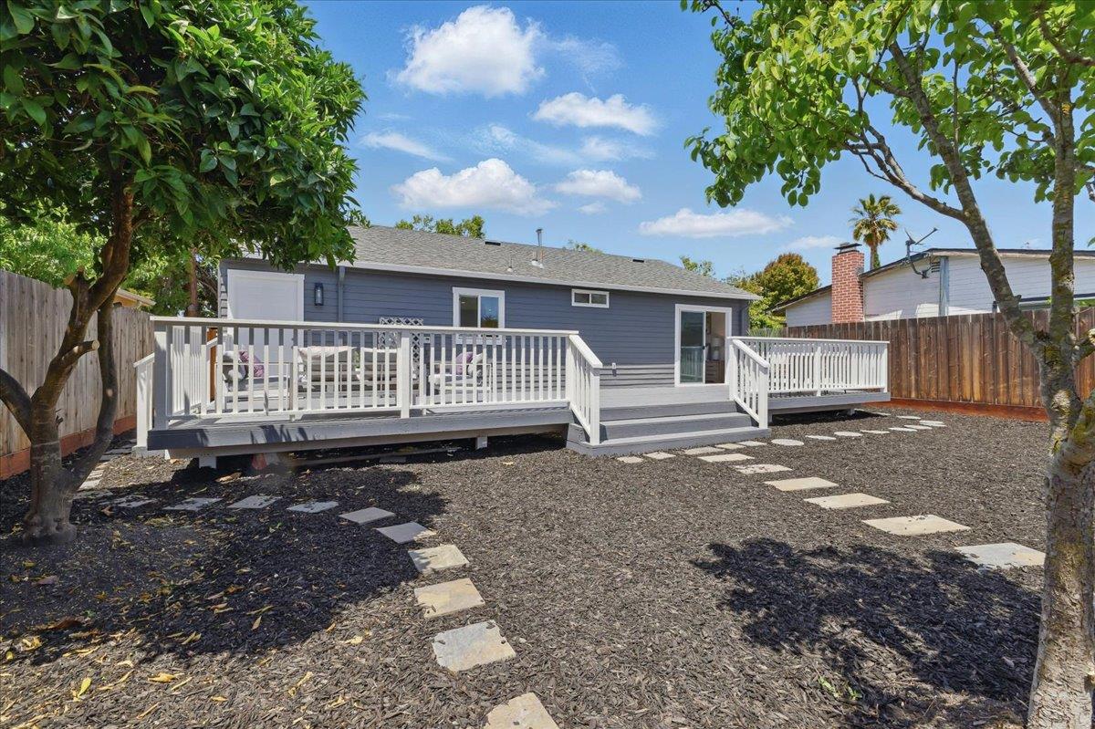 Detail Gallery Image 31 of 48 For 571 Hamilton Ave, Menlo Park,  CA 94025 - 3 Beds | 2 Baths