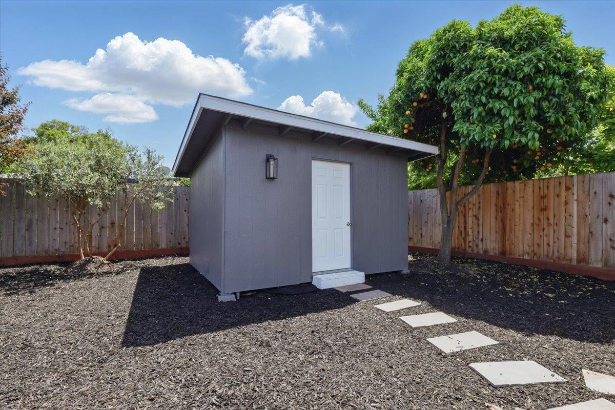 Detail Gallery Image 33 of 48 For 571 Hamilton Ave, Menlo Park,  CA 94025 - 3 Beds | 2 Baths