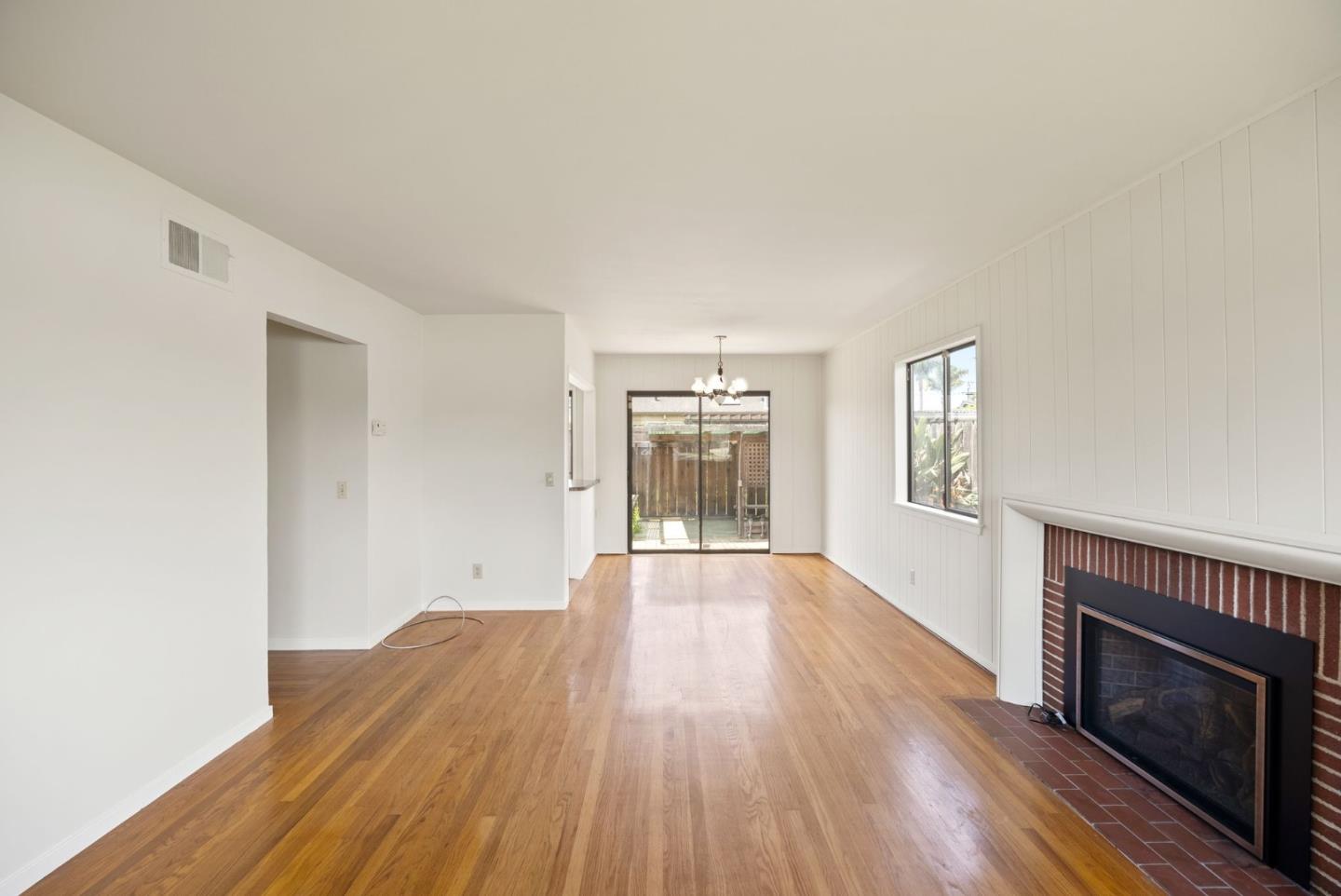 Detail Gallery Image 3 of 28 For 41 Bronson St, Watsonville,  CA 95076 - 3 Beds | 1 Baths