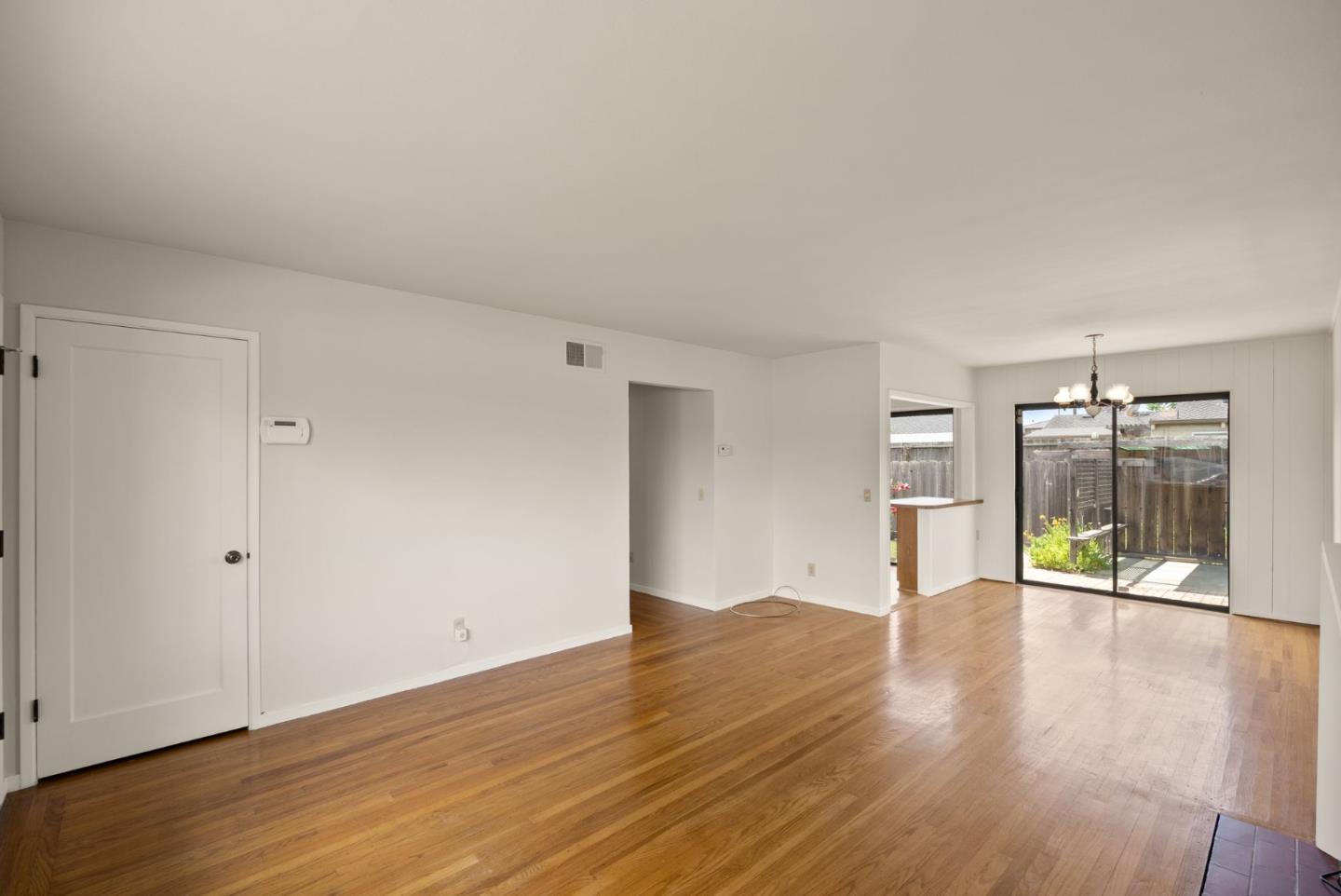 Detail Gallery Image 4 of 28 For 41 Bronson St, Watsonville,  CA 95076 - 3 Beds | 1 Baths