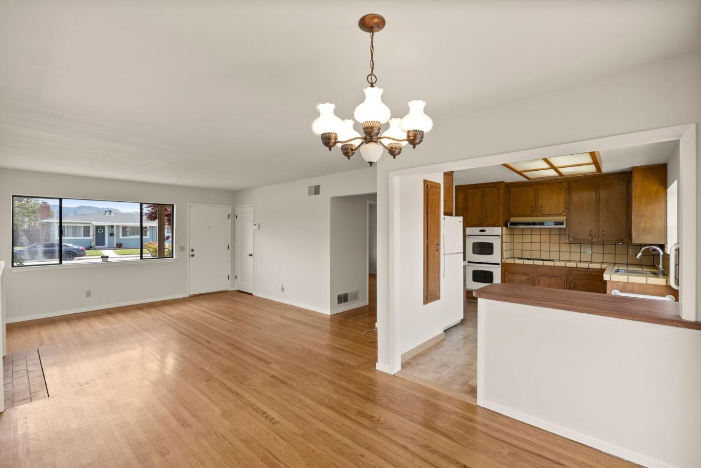 Detail Gallery Image 5 of 28 For 41 Bronson St, Watsonville,  CA 95076 - 3 Beds | 1 Baths