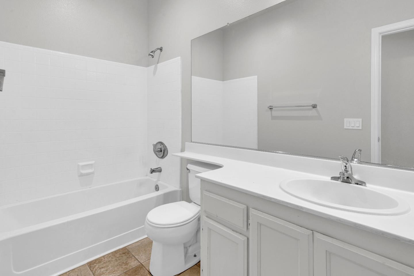 Detail Gallery Image 12 of 30 For 873 Santa Barbara, Soledad,  CA 93960 - 6 Beds | 3 Baths