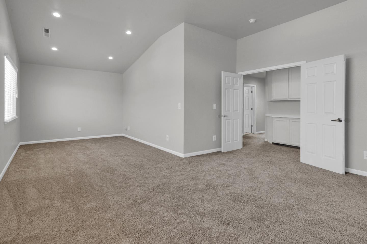 Detail Gallery Image 17 of 30 For 873 Santa Barbara, Soledad,  CA 93960 - 6 Beds | 3 Baths