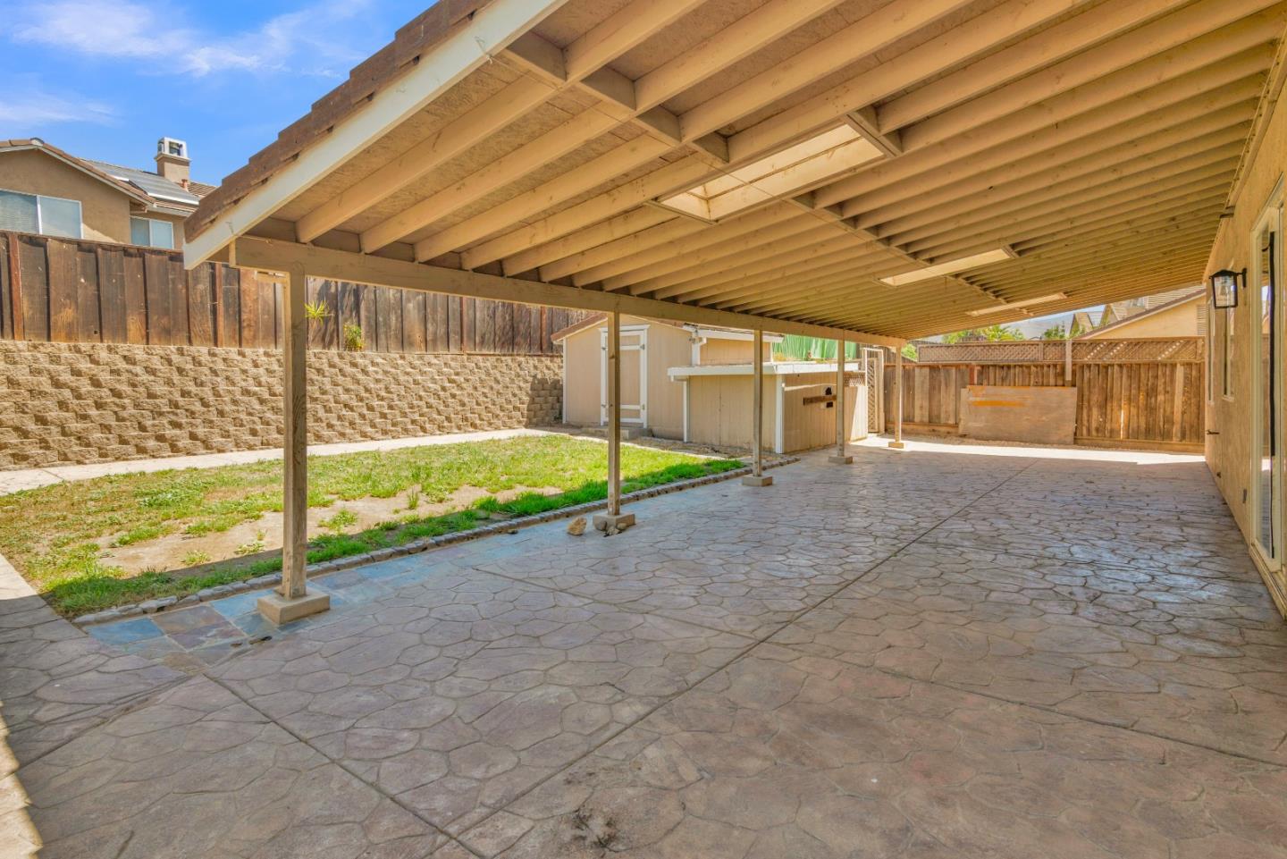 Detail Gallery Image 3 of 30 For 873 Santa Barbara, Soledad,  CA 93960 - 6 Beds | 3 Baths
