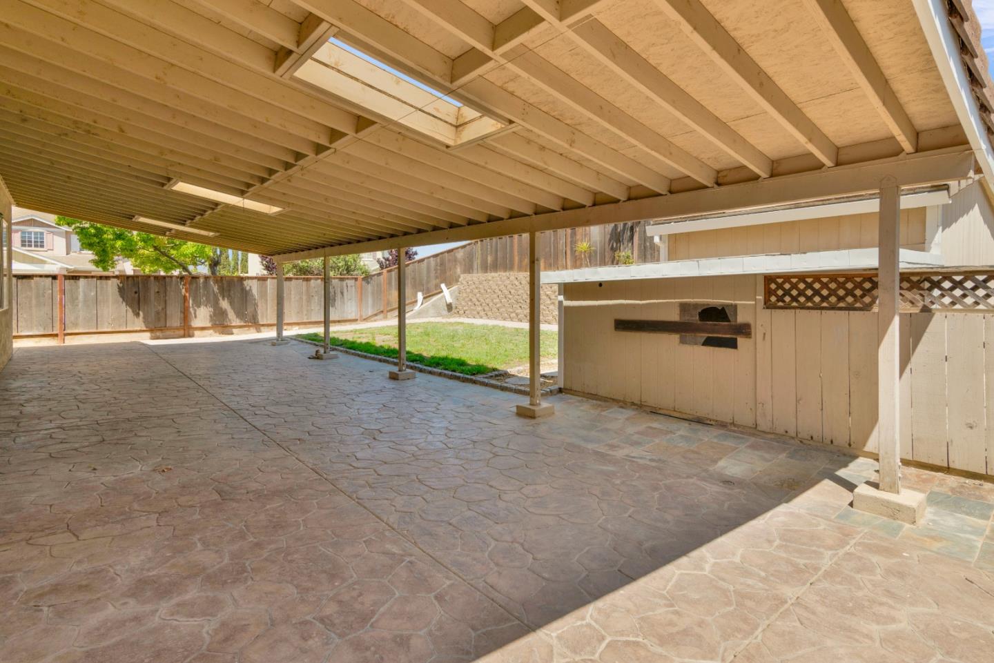 Detail Gallery Image 4 of 30 For 873 Santa Barbara, Soledad,  CA 93960 - 6 Beds | 3 Baths
