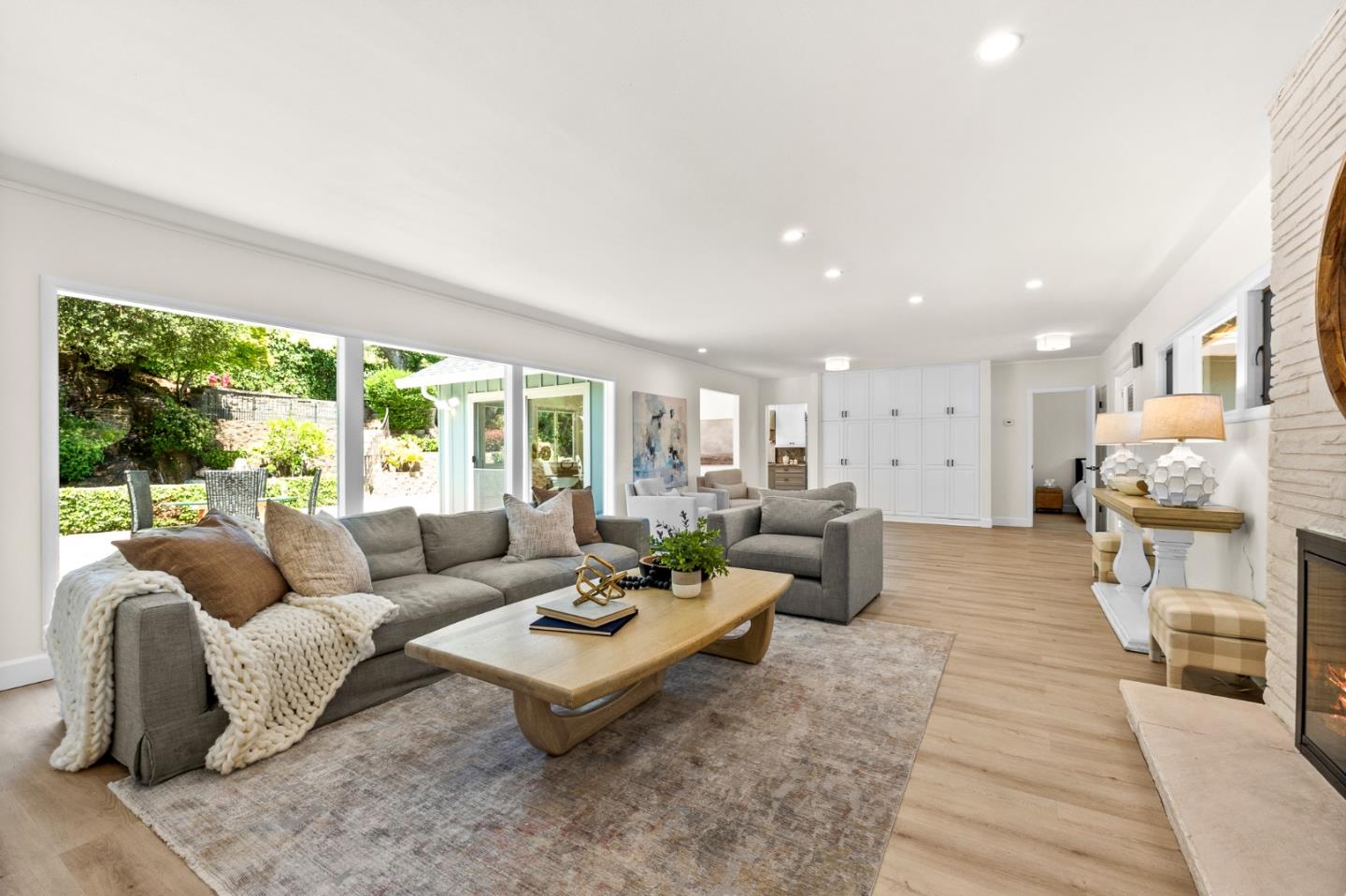 Detail Gallery Image 11 of 61 For 60 El Cerrito Ave, San Mateo,  CA 94402 - 3 Beds | 3 Baths