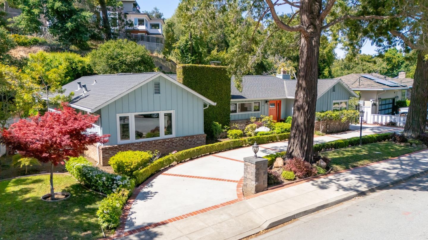 Detail Gallery Image 2 of 61 For 60 El Cerrito Ave, San Mateo,  CA 94402 - 3 Beds | 3 Baths
