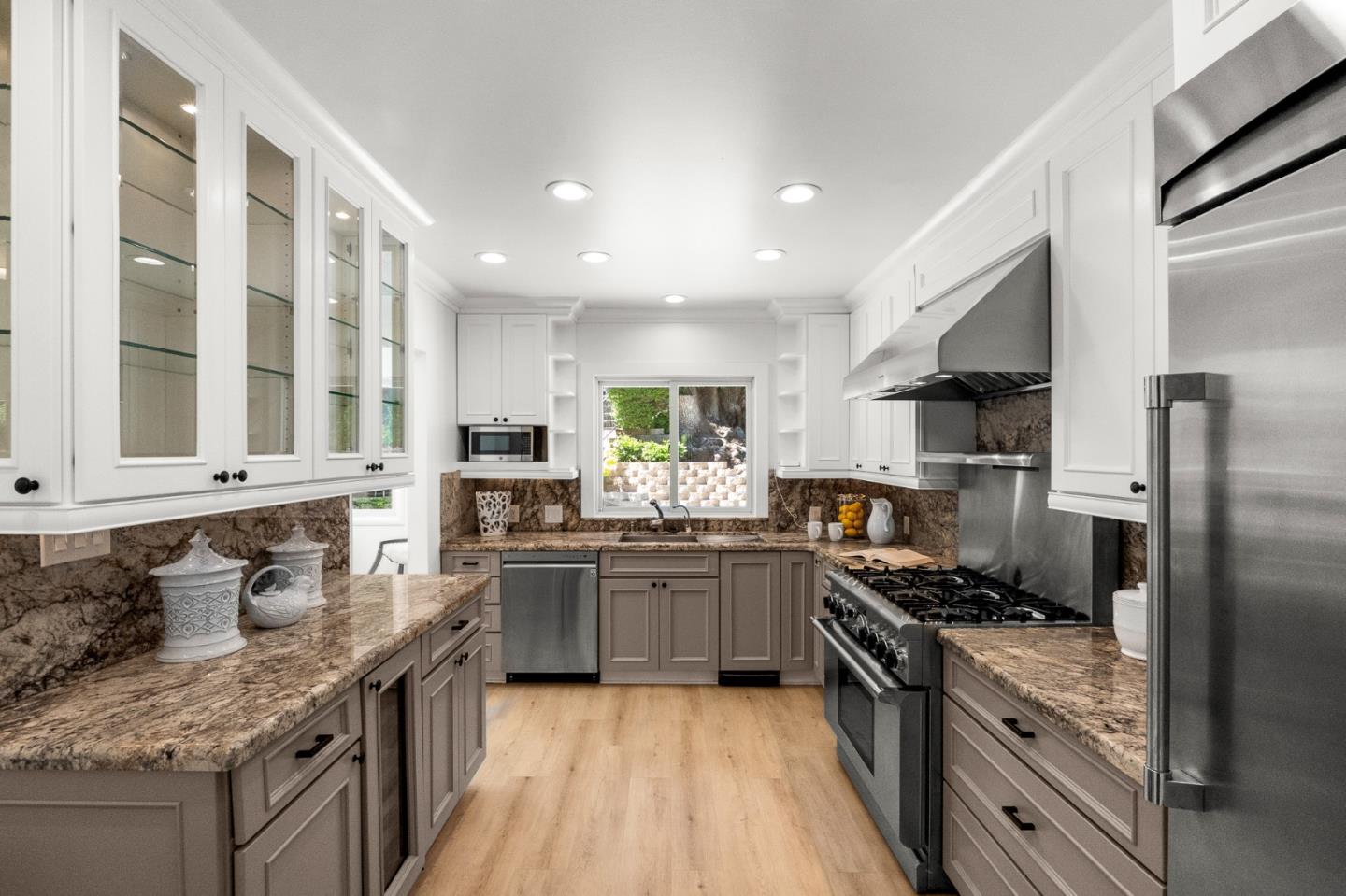 Detail Gallery Image 29 of 61 For 60 El Cerrito Ave, San Mateo,  CA 94402 - 3 Beds | 3 Baths