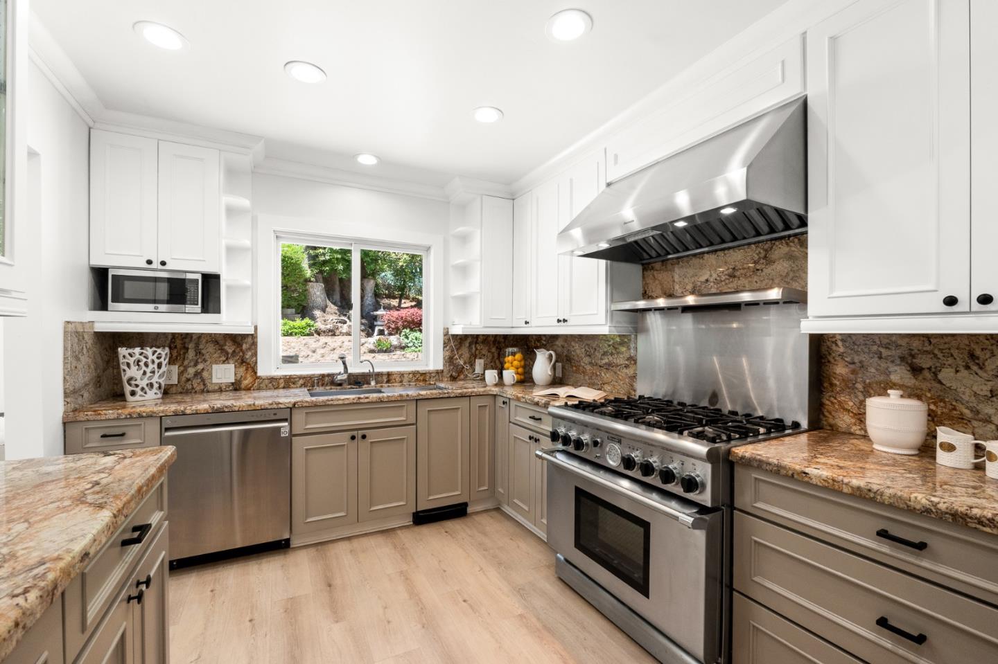 Detail Gallery Image 30 of 61 For 60 El Cerrito Ave, San Mateo,  CA 94402 - 3 Beds | 3 Baths