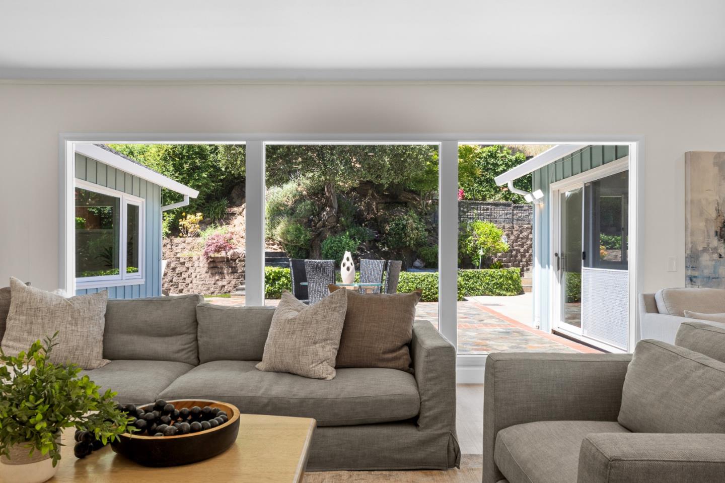 Detail Gallery Image 9 of 61 For 60 El Cerrito Ave, San Mateo,  CA 94402 - 3 Beds | 3 Baths