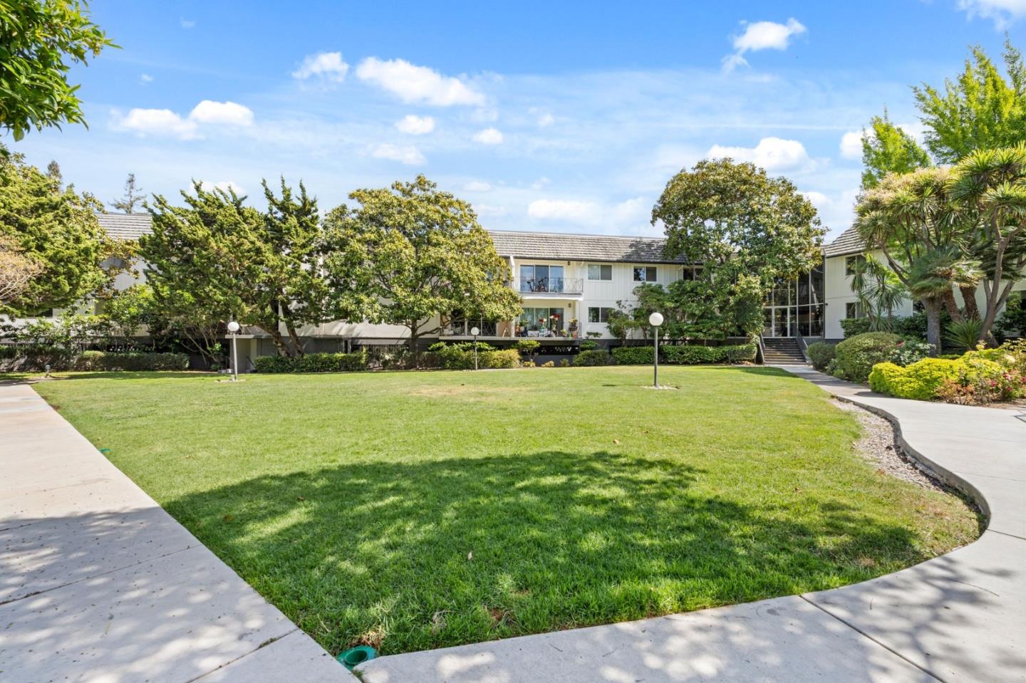 Detail Gallery Image 22 of 36 For 21 Willow Rd #45,  Menlo Park,  CA 94025 - 2 Beds | 2 Baths