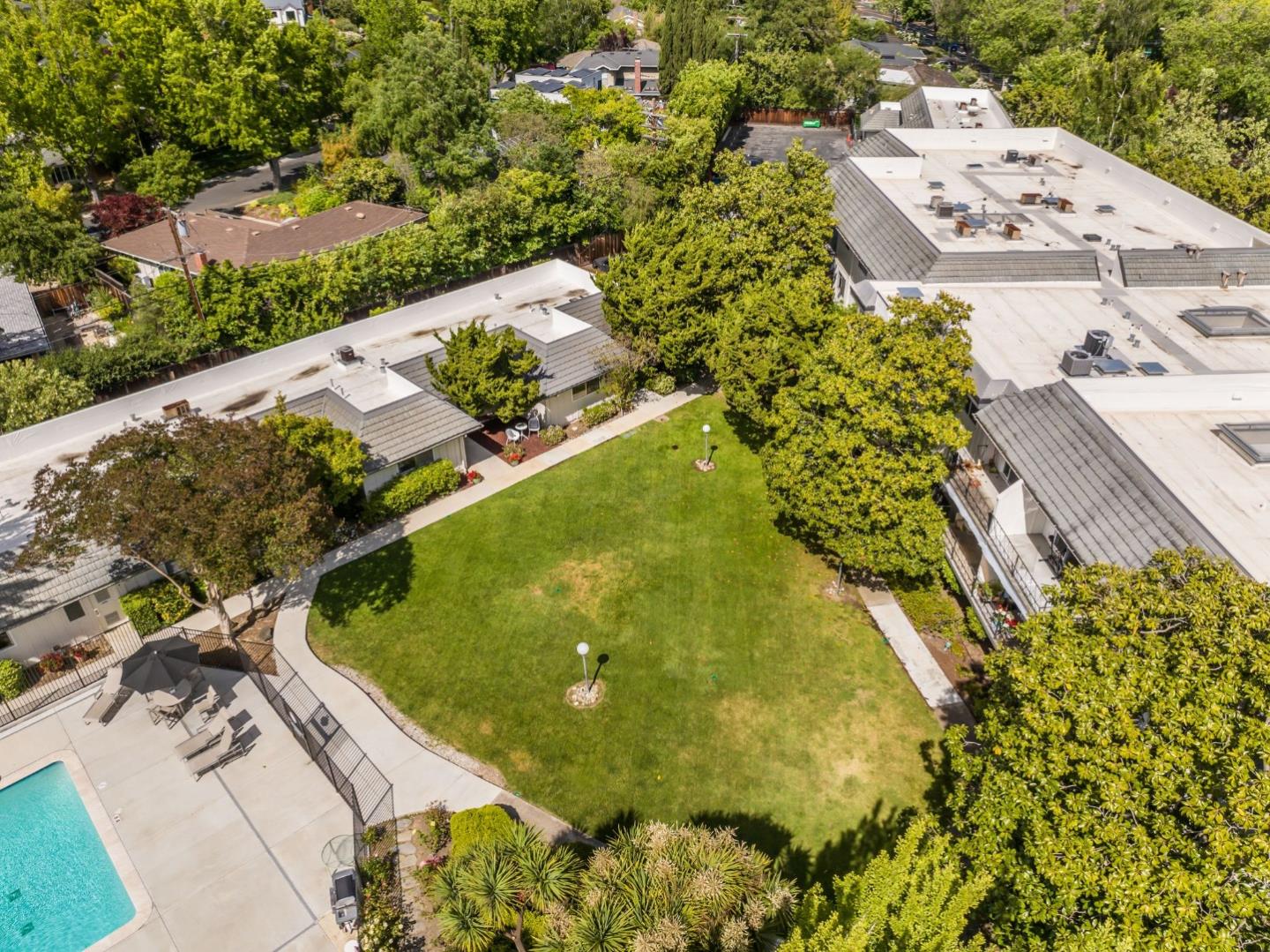 Detail Gallery Image 28 of 36 For 21 Willow Rd #45,  Menlo Park,  CA 94025 - 2 Beds | 2 Baths