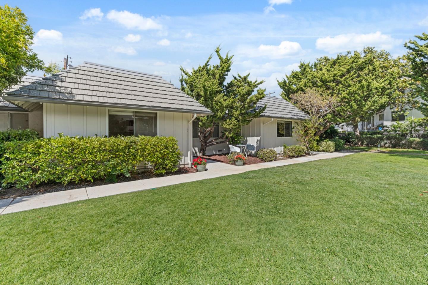 Detail Gallery Image 3 of 36 For 21 Willow Rd #45,  Menlo Park,  CA 94025 - 2 Beds | 2 Baths