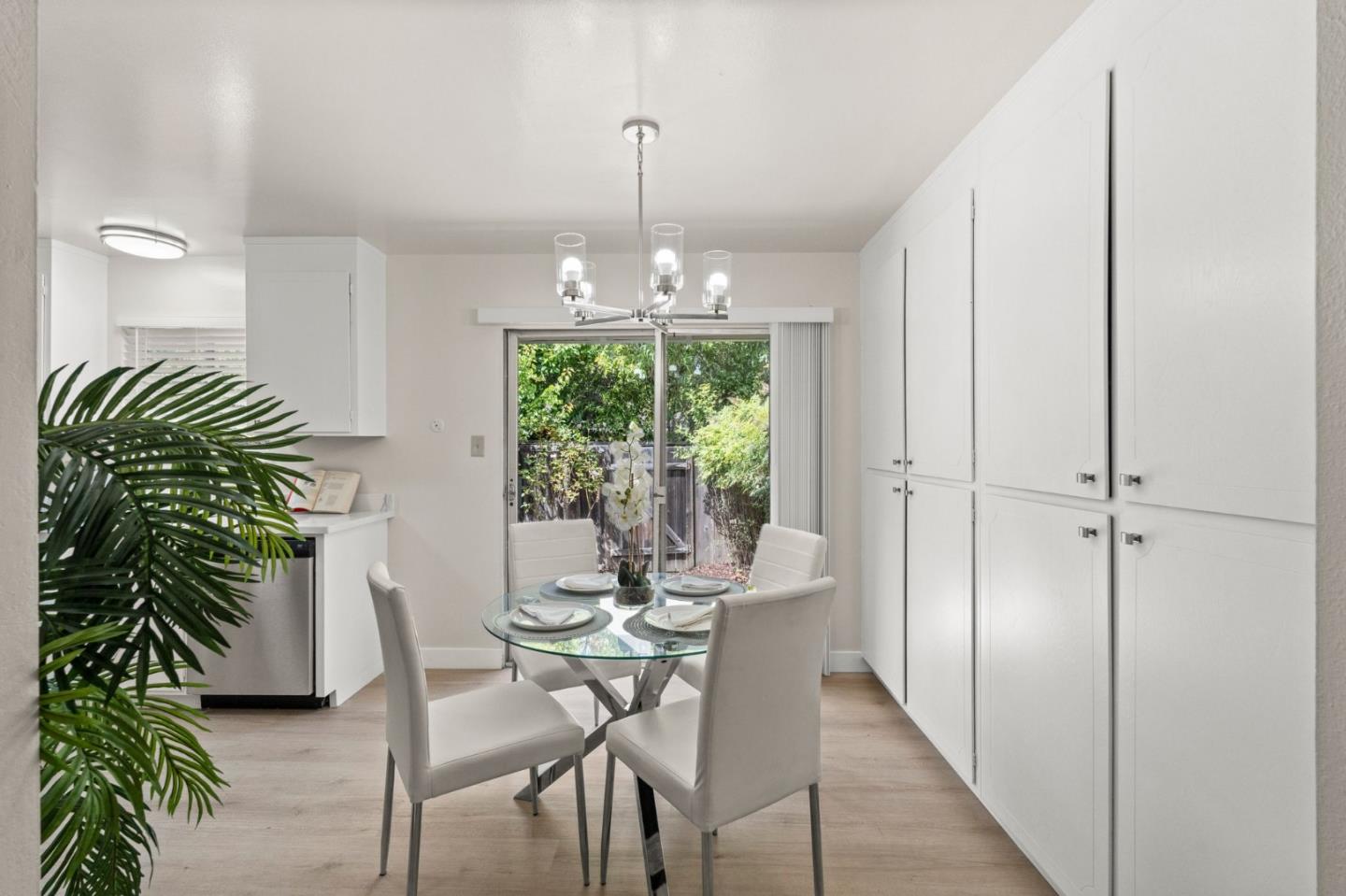 Detail Gallery Image 7 of 36 For 21 Willow Rd #45,  Menlo Park,  CA 94025 - 2 Beds | 2 Baths