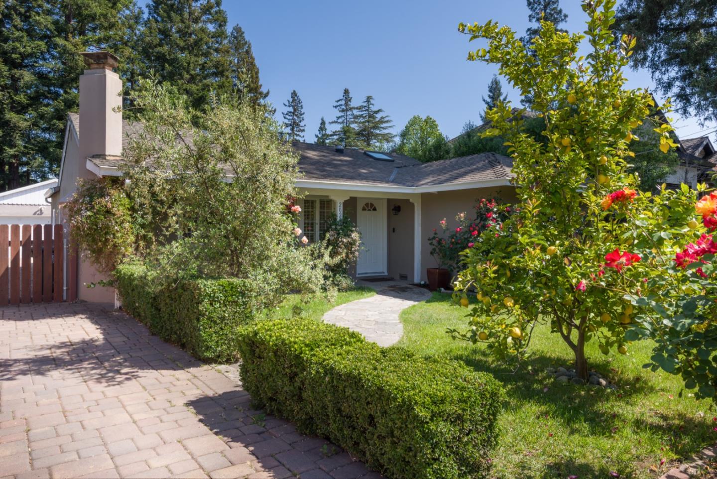 Detail Gallery Image 1 of 25 For 2023 Valparaiso Ave, Menlo Park,  CA 94025 - 4 Beds | 2 Baths