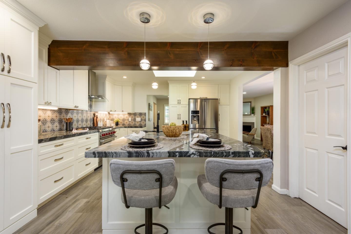 Detail Gallery Image 10 of 25 For 2023 Valparaiso Ave, Menlo Park,  CA 94025 - 4 Beds | 2 Baths