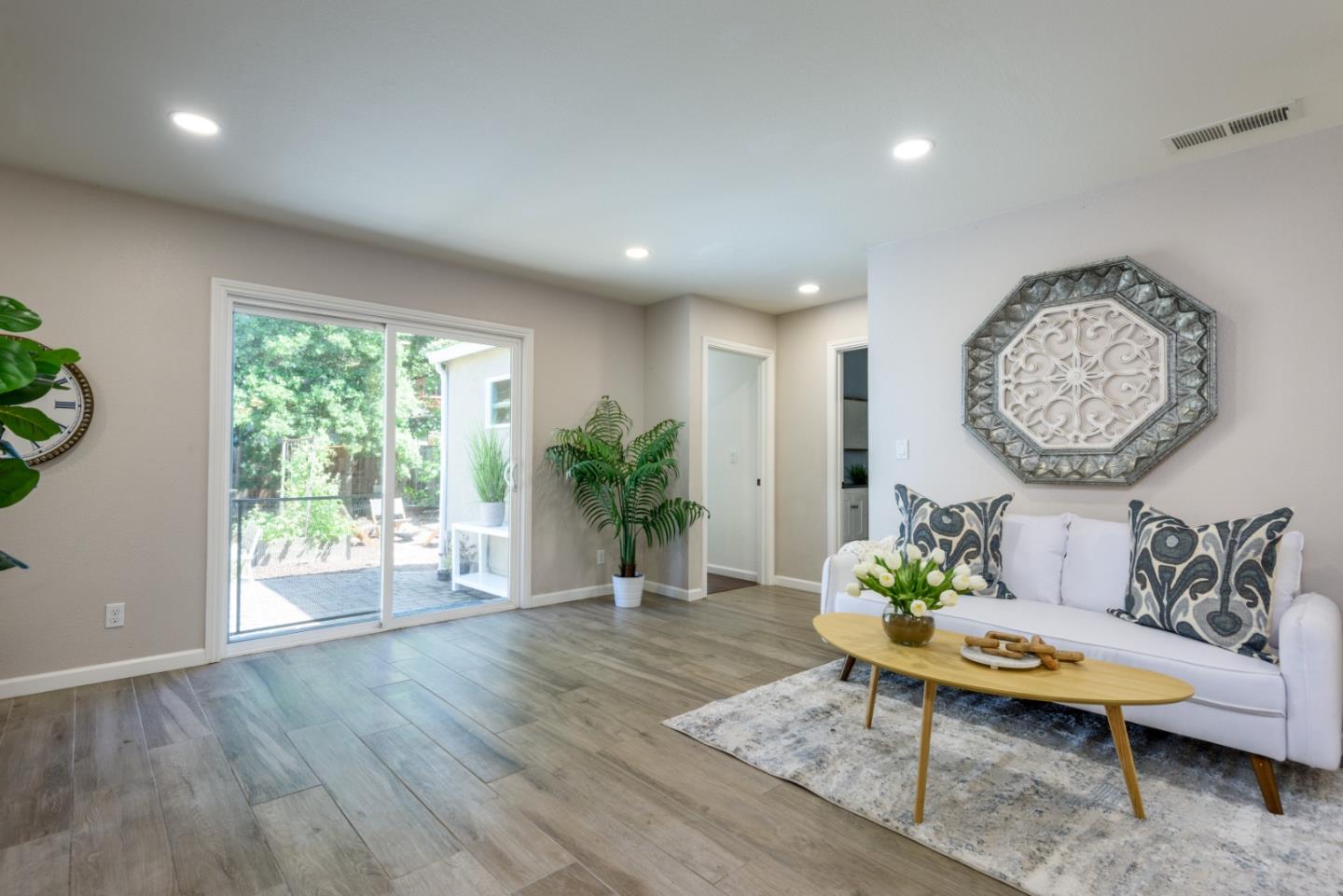 Detail Gallery Image 13 of 25 For 2023 Valparaiso Ave, Menlo Park,  CA 94025 - 4 Beds | 2 Baths