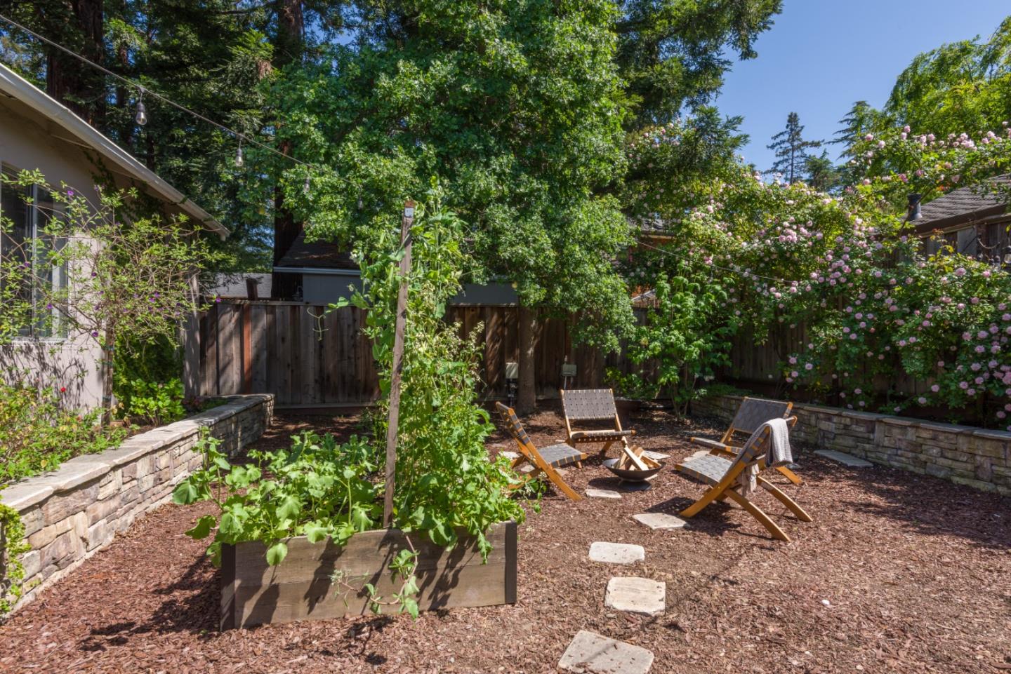 Detail Gallery Image 23 of 25 For 2023 Valparaiso Ave, Menlo Park,  CA 94025 - 4 Beds | 2 Baths