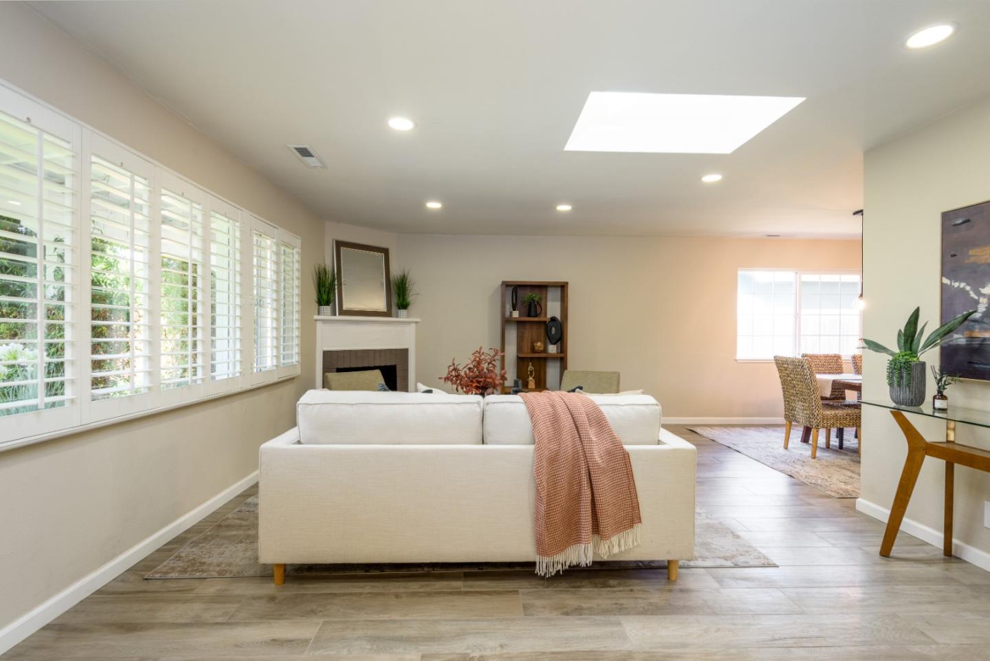 Detail Gallery Image 3 of 25 For 2023 Valparaiso Ave, Menlo Park,  CA 94025 - 4 Beds | 2 Baths