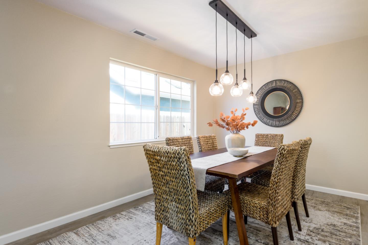 Detail Gallery Image 7 of 25 For 2023 Valparaiso Ave, Menlo Park,  CA 94025 - 4 Beds | 2 Baths