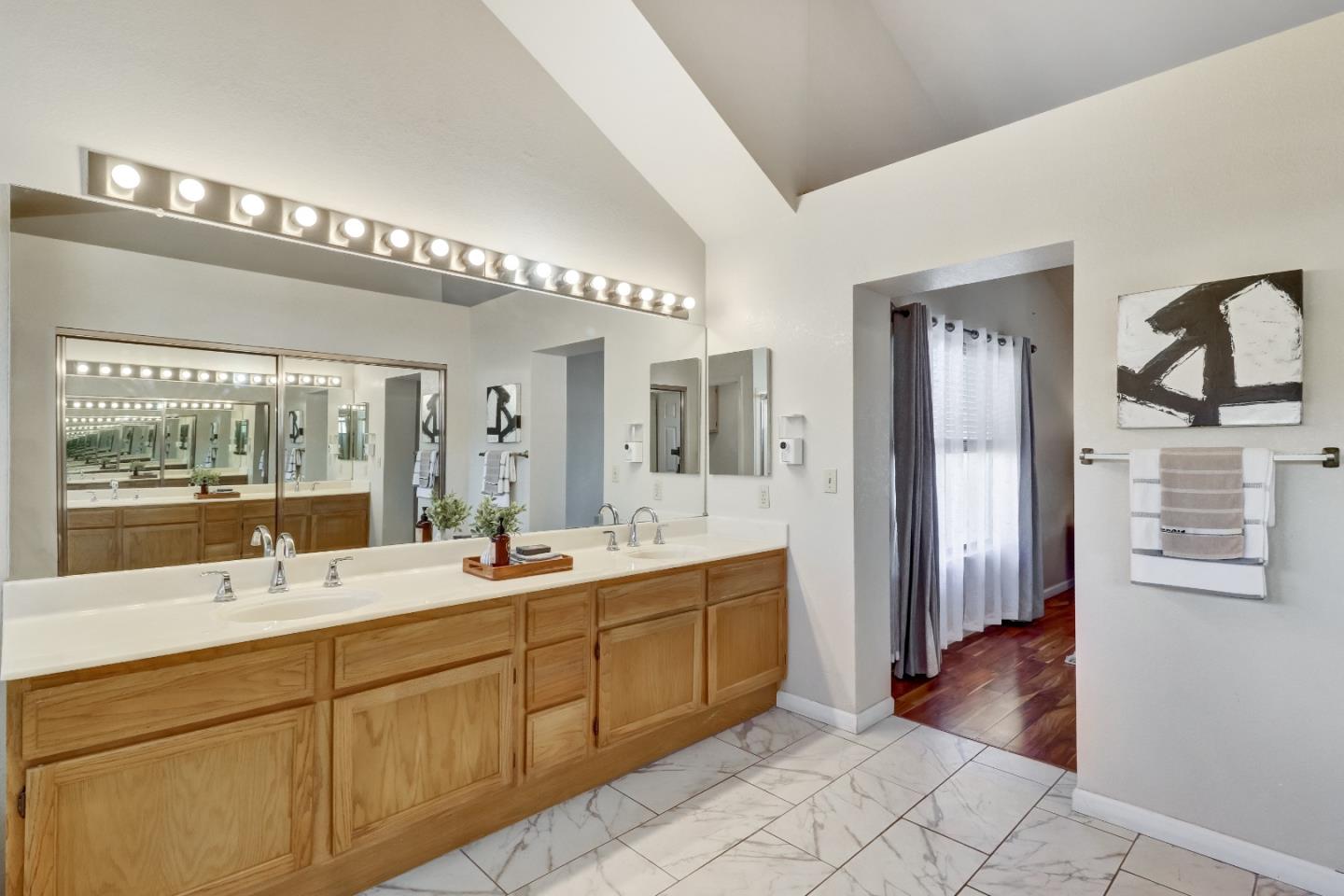 Detail Gallery Image 19 of 26 For 1675 Foxwood Dr, Tracy,  CA 95376 - 4 Beds | 3 Baths