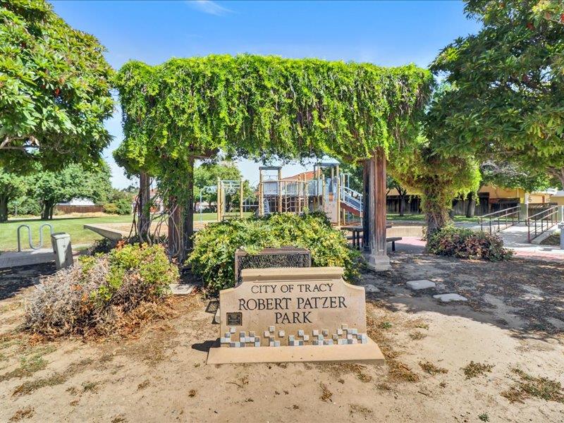 Detail Gallery Image 25 of 26 For 1675 Foxwood Dr, Tracy,  CA 95376 - 4 Beds | 3 Baths