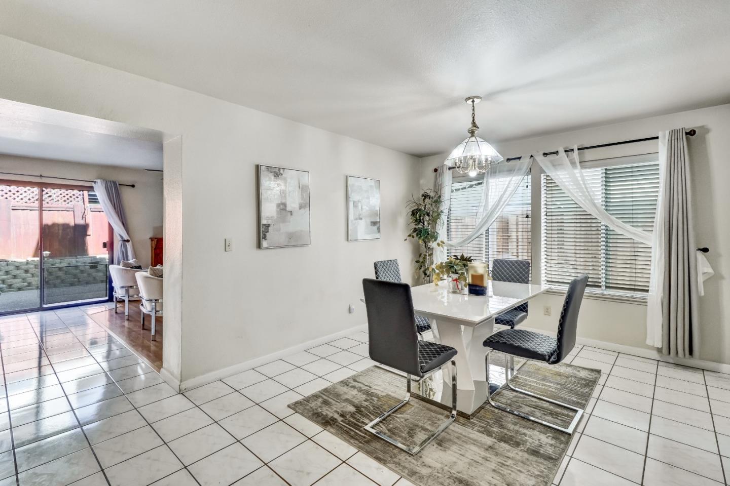 Detail Gallery Image 6 of 26 For 1675 Foxwood Dr, Tracy,  CA 95376 - 4 Beds | 3 Baths