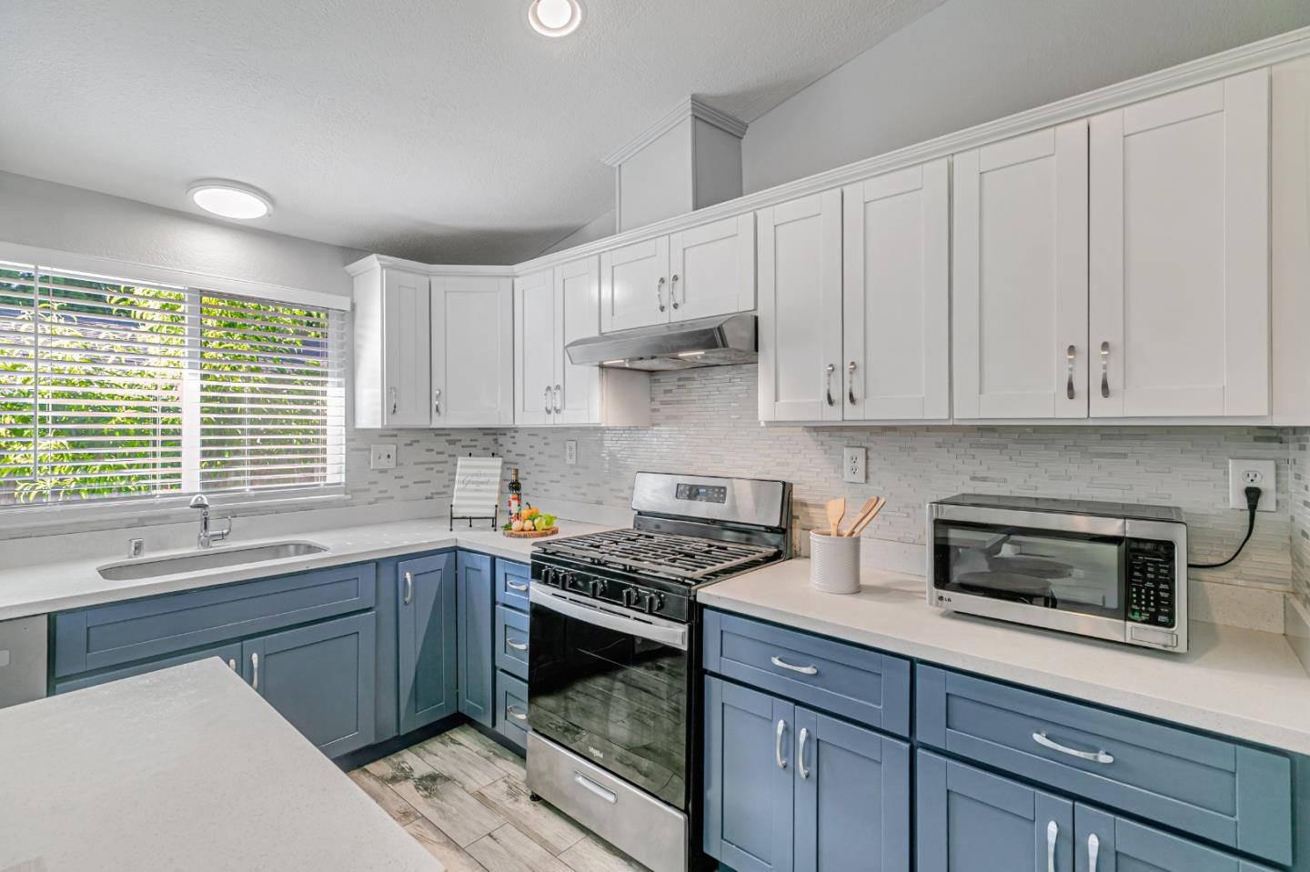 Detail Gallery Image 4 of 29 For 1294 Clemence Ave, San Jose,  CA 95122 - 3 Beds | 2 Baths