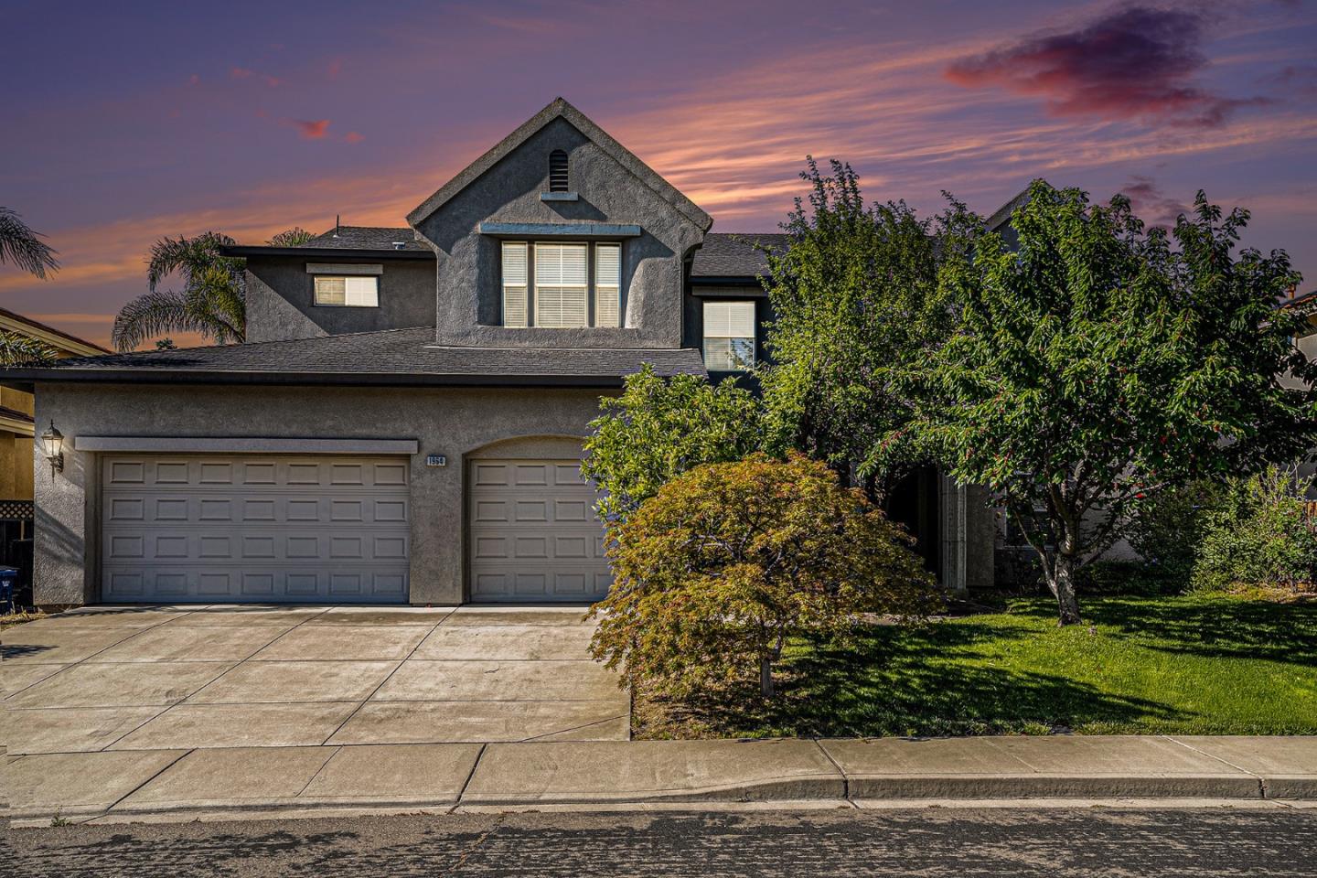 Detail Gallery Image 1 of 49 For 1964 Finger Peak Way, Antioch,  CA 94531 - 5 Beds | 5 Baths