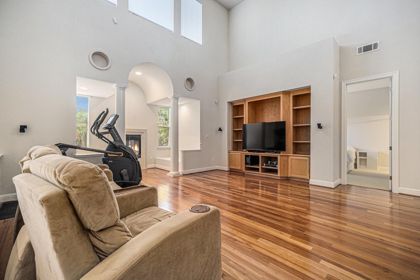 Detail Gallery Image 15 of 49 For 1964 Finger Peak Way, Antioch,  CA 94531 - 5 Beds | 5 Baths