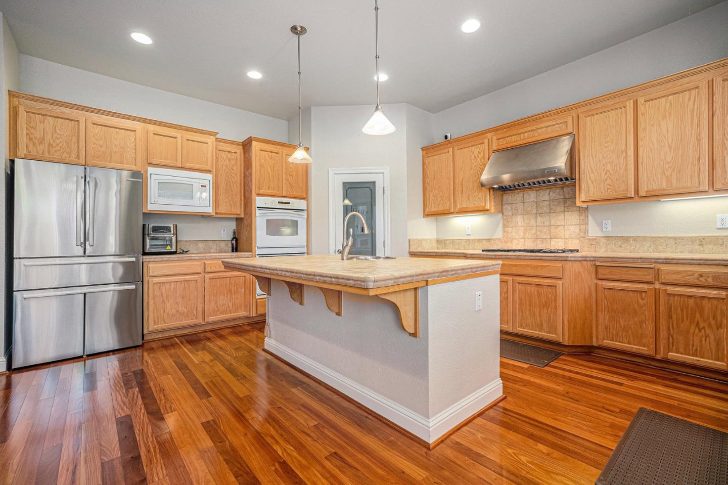 Detail Gallery Image 19 of 49 For 1964 Finger Peak Way, Antioch,  CA 94531 - 5 Beds | 5 Baths
