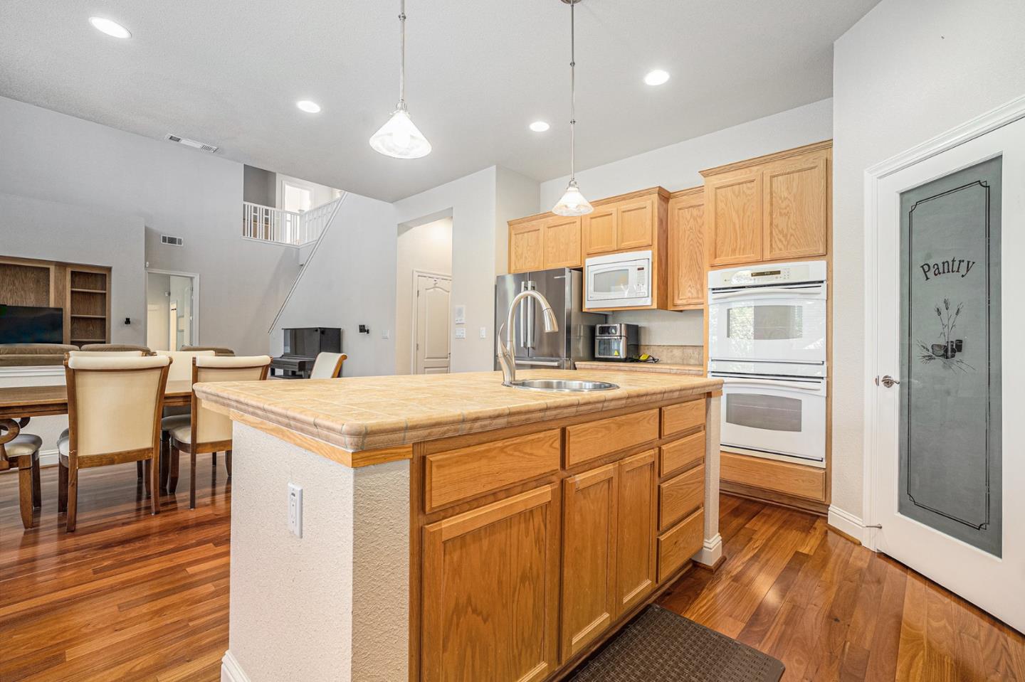 Detail Gallery Image 21 of 49 For 1964 Finger Peak Way, Antioch,  CA 94531 - 5 Beds | 5 Baths