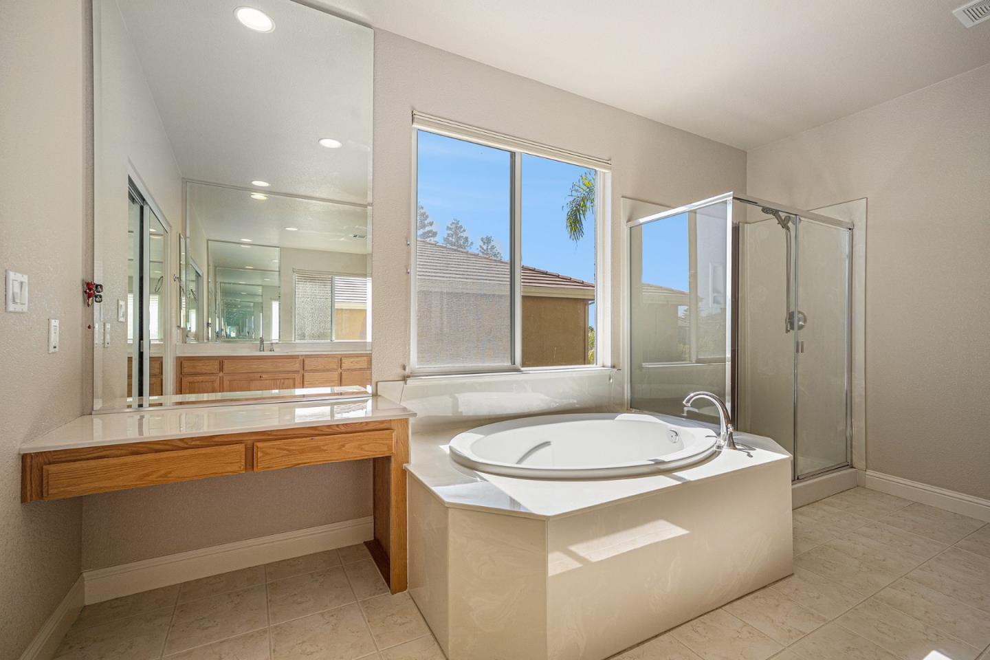 Detail Gallery Image 28 of 49 For 1964 Finger Peak Way, Antioch,  CA 94531 - 5 Beds | 5 Baths