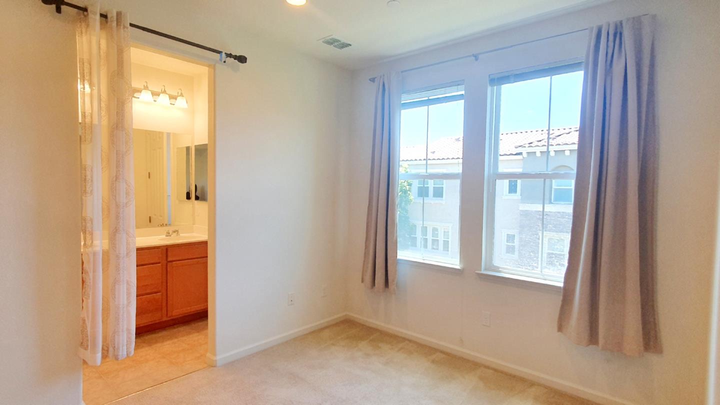 Detail Gallery Image 14 of 29 For 17989 Cantabria Ln, Morgan Hill,  CA 95037 - 3 Beds | 2/1 Baths
