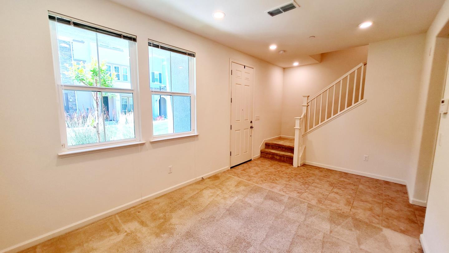 Detail Gallery Image 3 of 29 For 17989 Cantabria Ln, Morgan Hill,  CA 95037 - 3 Beds | 2/1 Baths