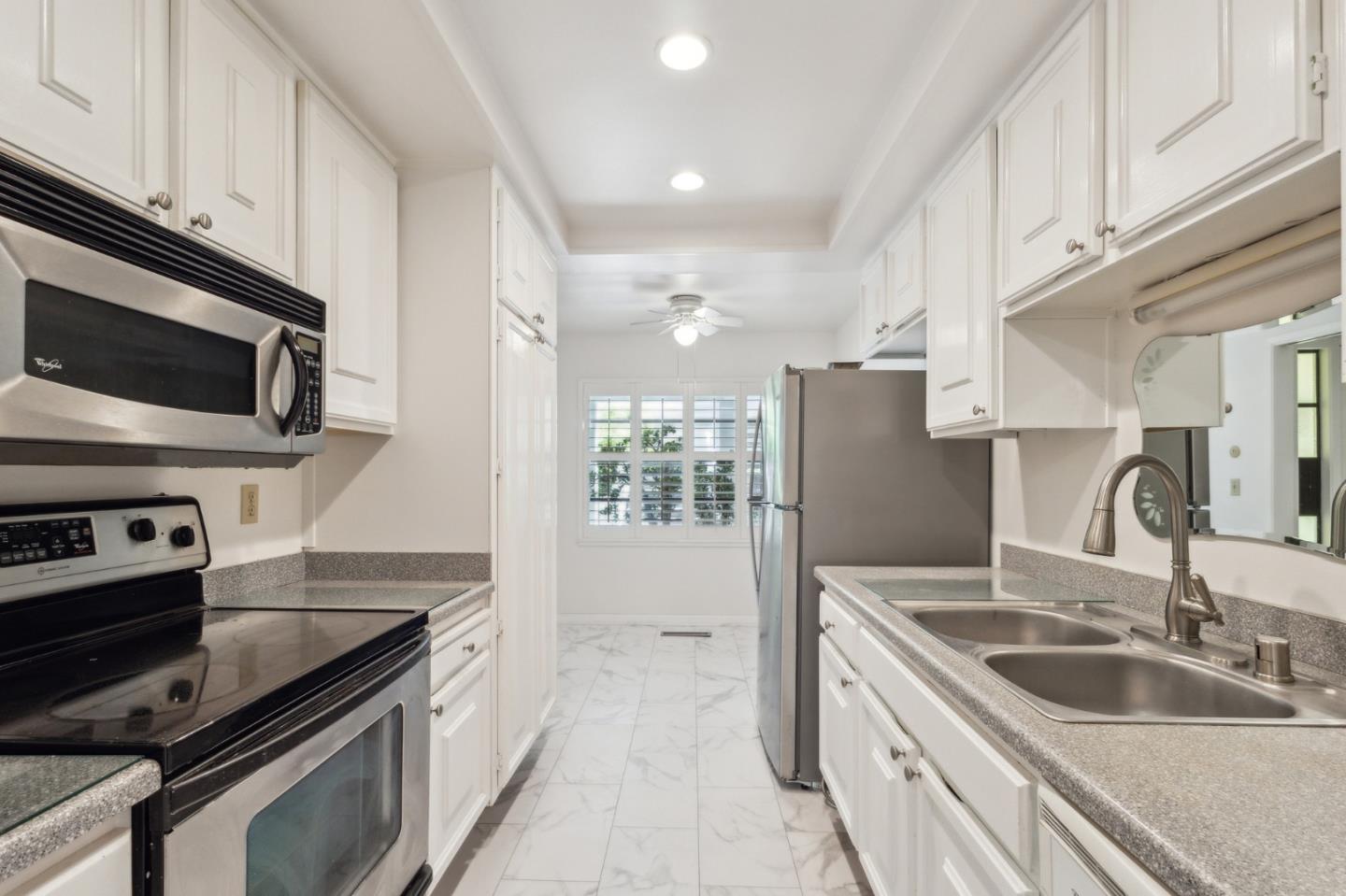 Detail Gallery Image 5 of 17 For 5408 Cribari Ct, San Jose,  CA 95135 - 2 Beds | 2 Baths