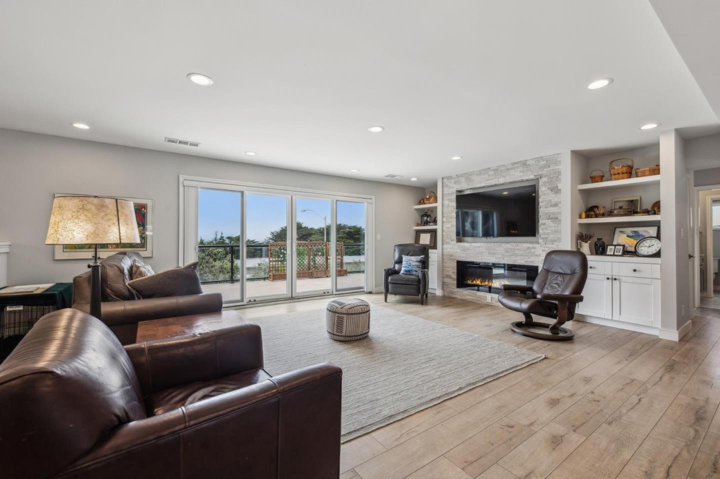 Detail Gallery Image 13 of 51 For 40 Eastlake Ave, Pacifica,  CA 94044 - 4 Beds | 4 Baths