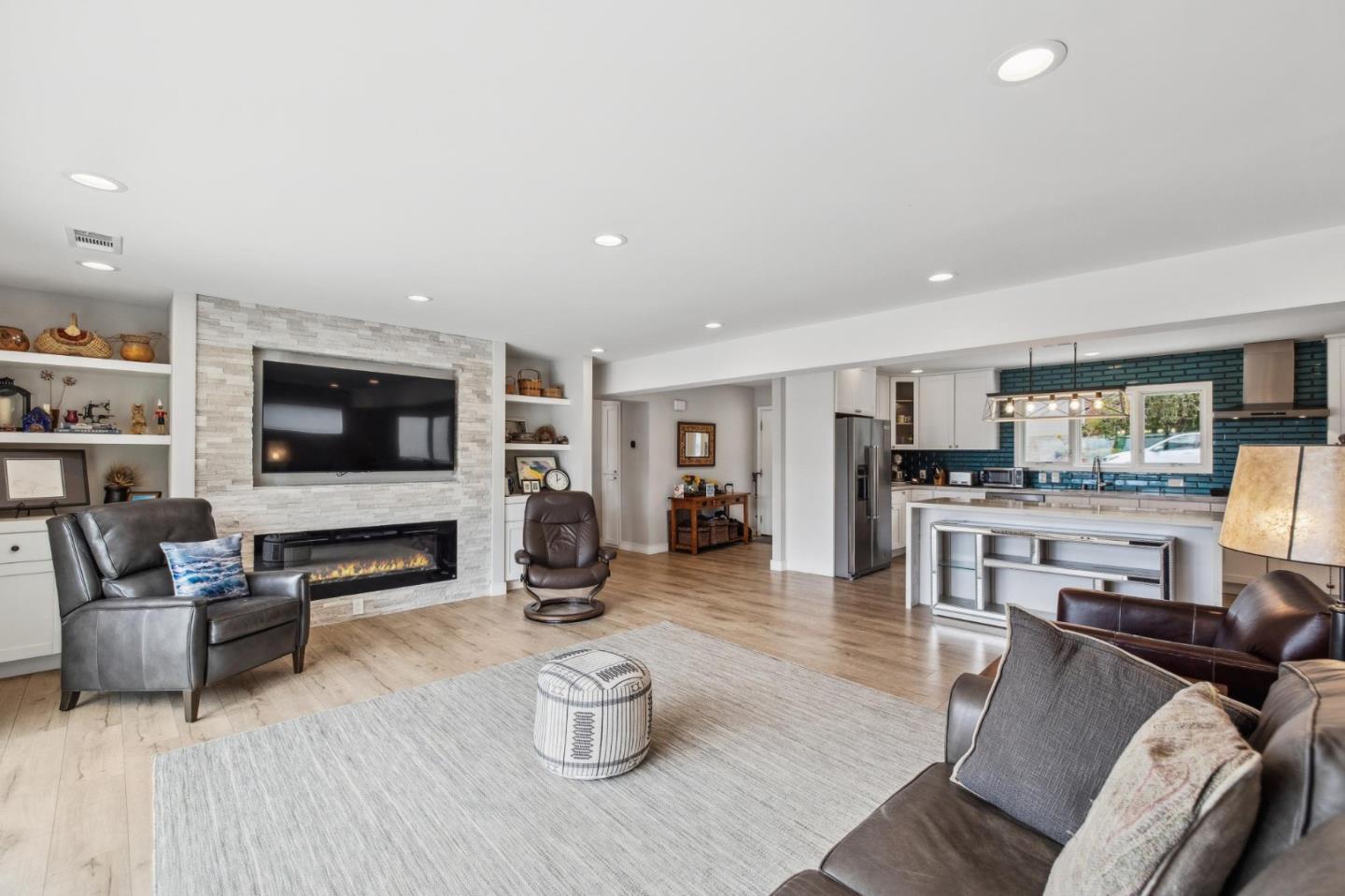 Detail Gallery Image 16 of 51 For 40 Eastlake Ave, Pacifica,  CA 94044 - 4 Beds | 4 Baths