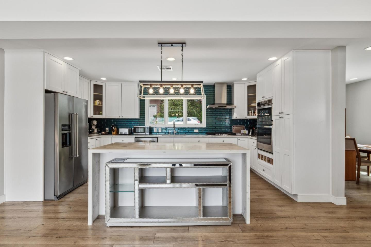 Detail Gallery Image 17 of 51 For 40 Eastlake Ave, Pacifica,  CA 94044 - 4 Beds | 4 Baths