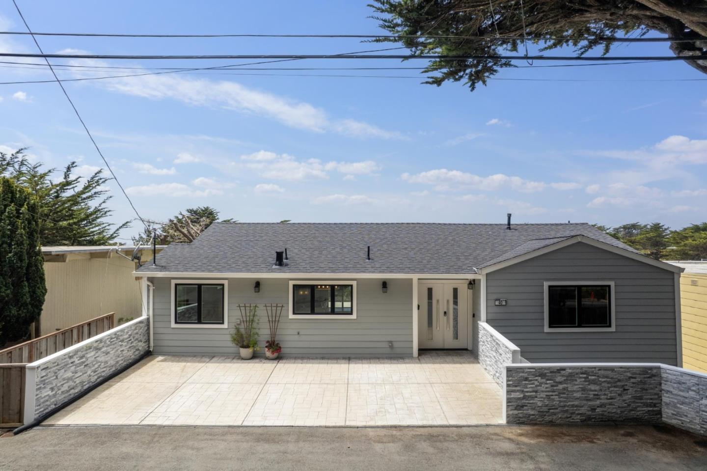 Detail Gallery Image 2 of 51 For 40 Eastlake Ave, Pacifica,  CA 94044 - 4 Beds | 4 Baths