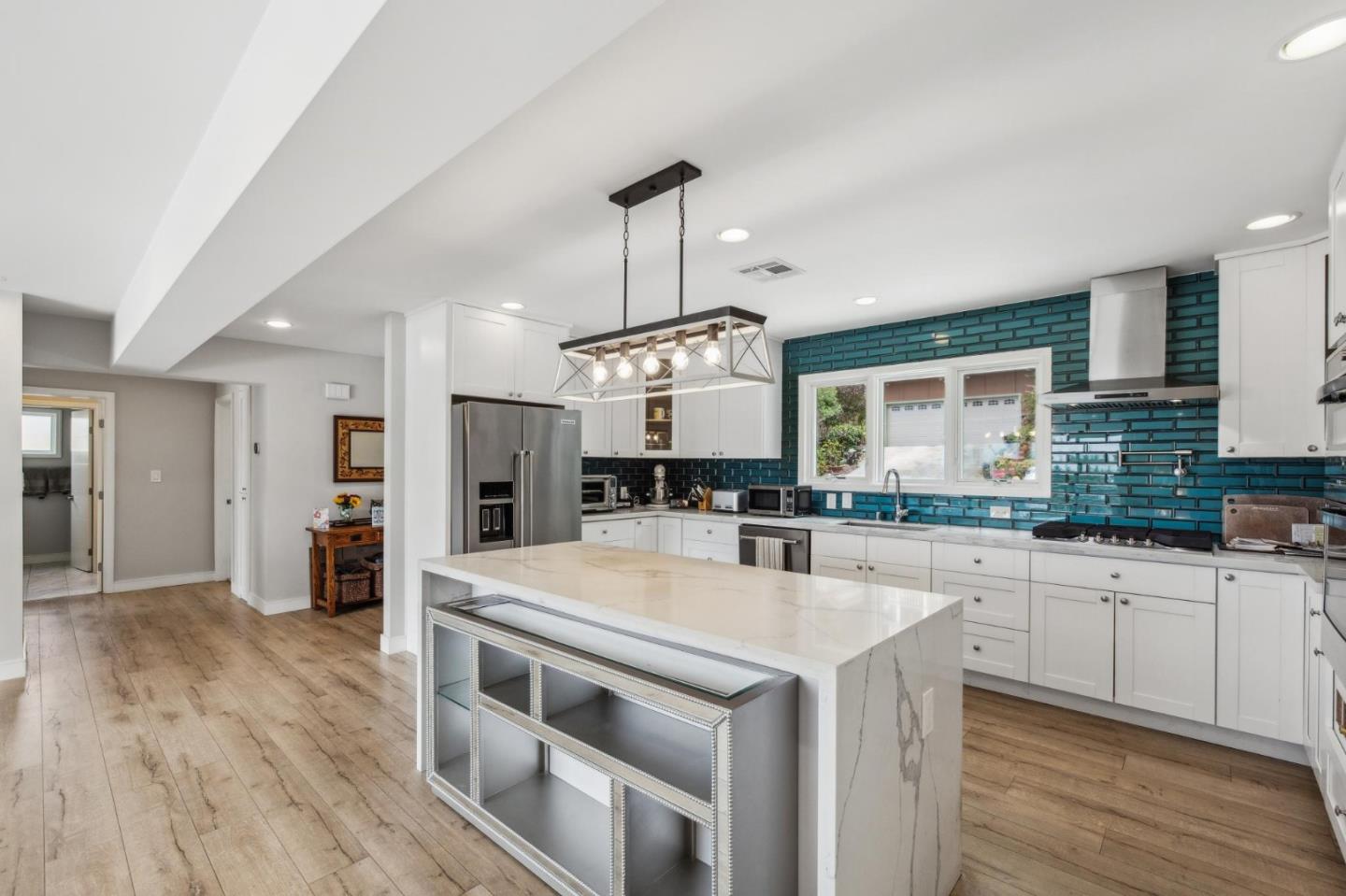 Detail Gallery Image 20 of 51 For 40 Eastlake Ave, Pacifica,  CA 94044 - 4 Beds | 4 Baths