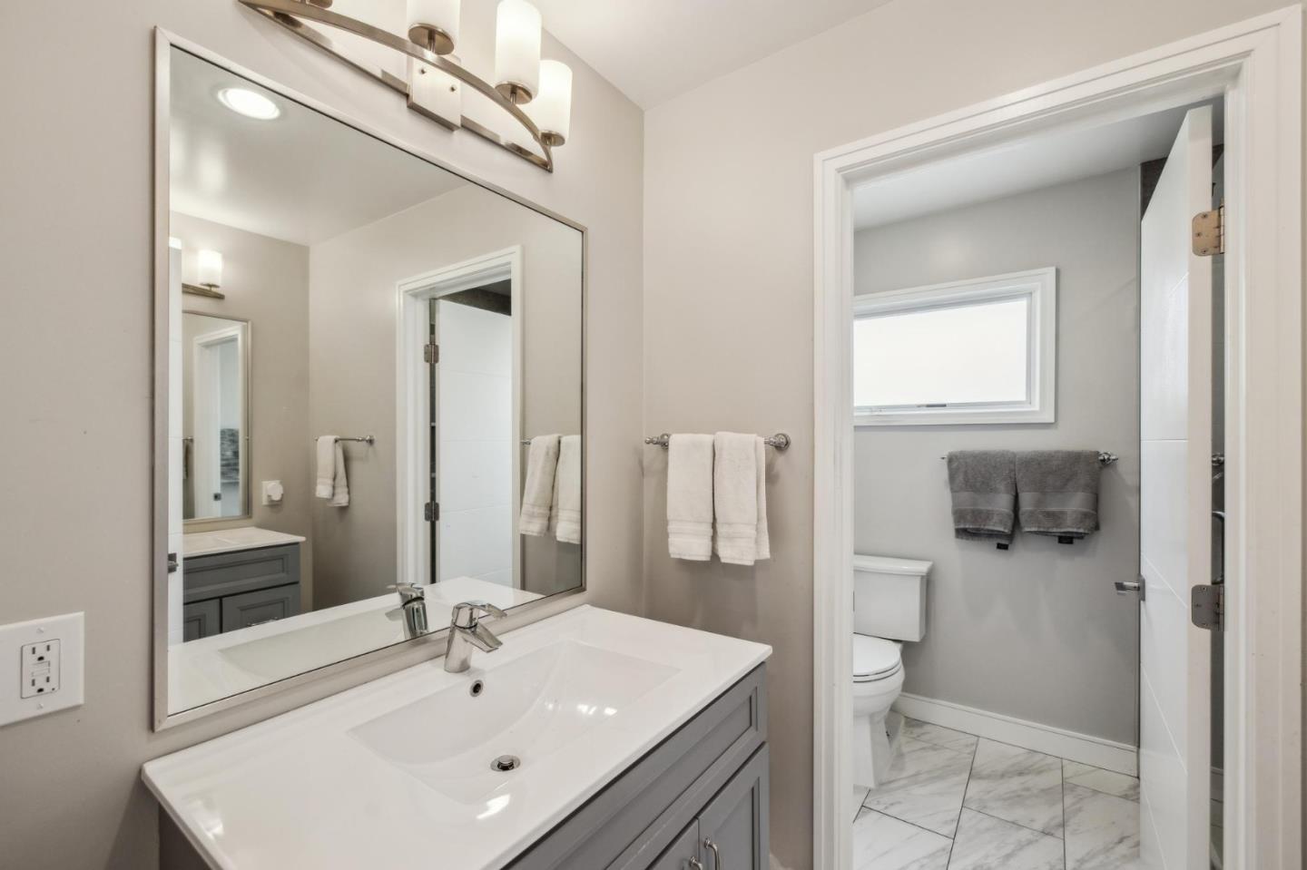 Detail Gallery Image 25 of 51 For 40 Eastlake Ave, Pacifica,  CA 94044 - 4 Beds | 4 Baths
