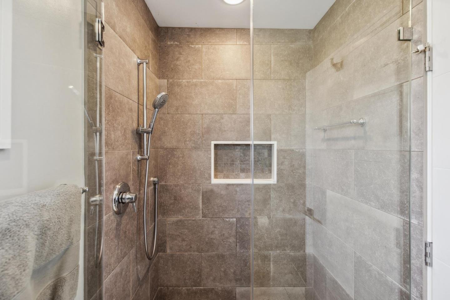 Detail Gallery Image 26 of 51 For 40 Eastlake Ave, Pacifica,  CA 94044 - 4 Beds | 4 Baths