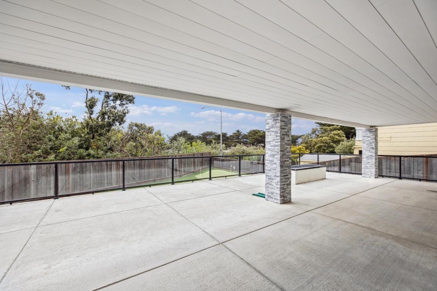 Detail Gallery Image 28 of 51 For 40 Eastlake Ave, Pacifica,  CA 94044 - 4 Beds | 4 Baths