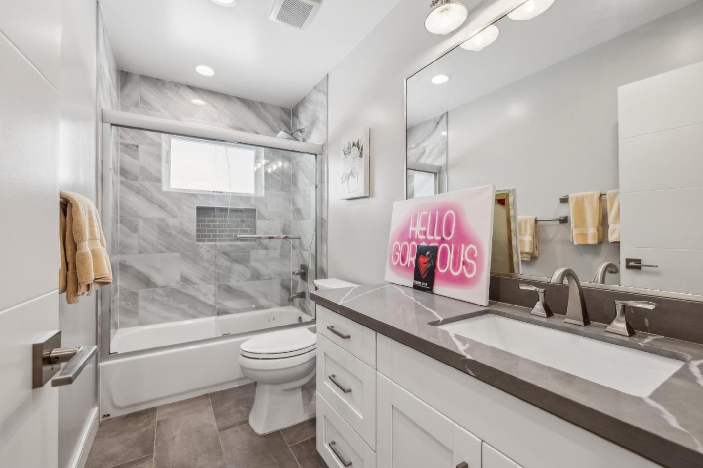 Detail Gallery Image 33 of 51 For 40 Eastlake Ave, Pacifica,  CA 94044 - 4 Beds | 4 Baths