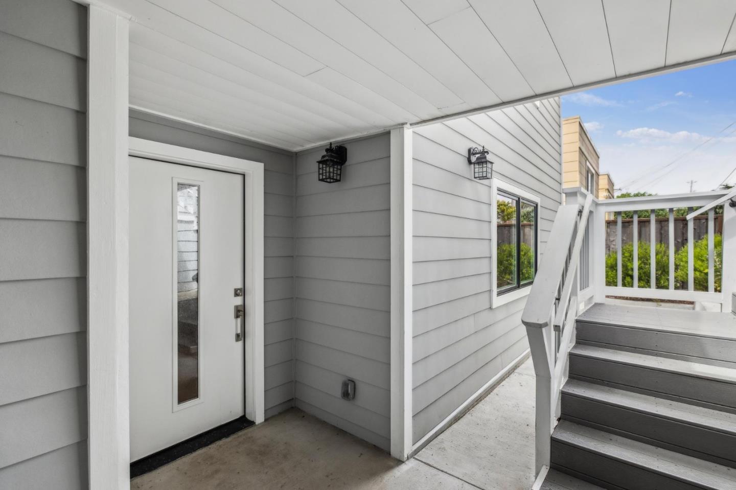Detail Gallery Image 37 of 51 For 40 Eastlake Ave, Pacifica,  CA 94044 - 4 Beds | 4 Baths