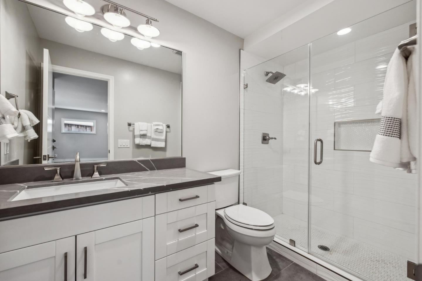 Detail Gallery Image 38 of 51 For 40 Eastlake Ave, Pacifica,  CA 94044 - 4 Beds | 4 Baths