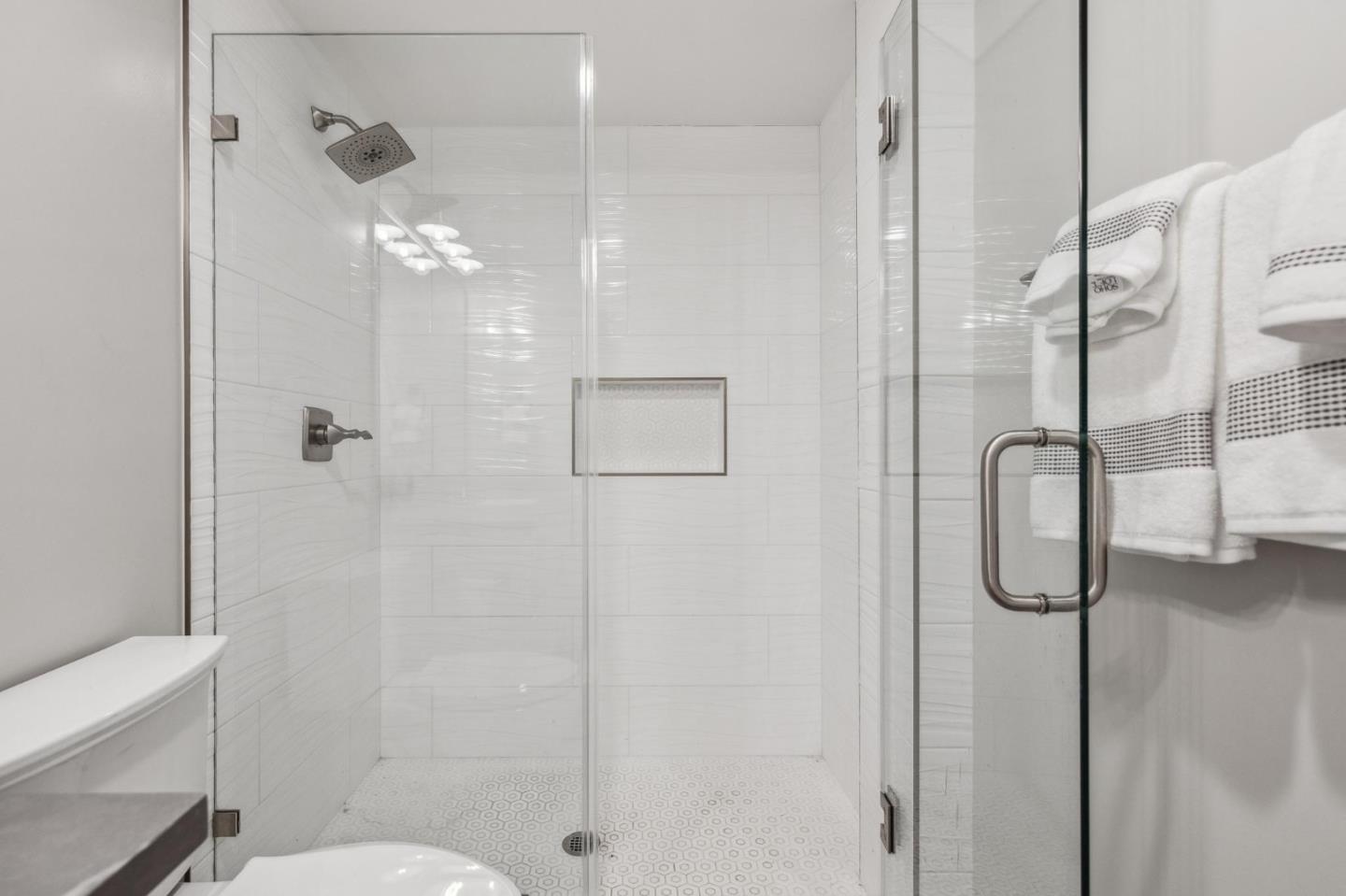 Detail Gallery Image 39 of 51 For 40 Eastlake Ave, Pacifica,  CA 94044 - 4 Beds | 4 Baths