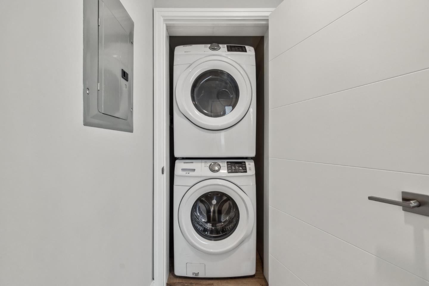 Detail Gallery Image 40 of 51 For 40 Eastlake Ave, Pacifica,  CA 94044 - 4 Beds | 4 Baths