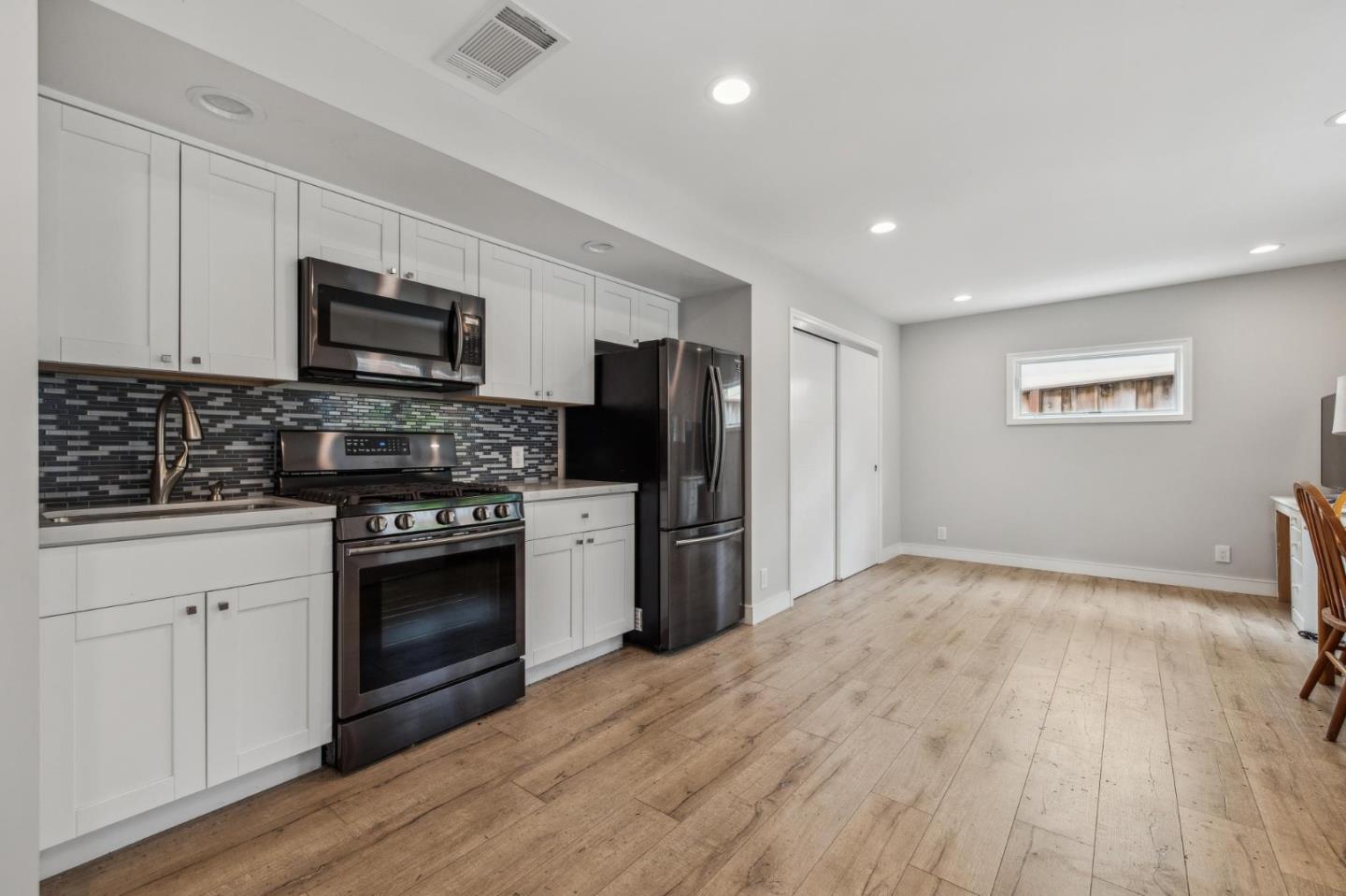 Detail Gallery Image 41 of 51 For 40 Eastlake Ave, Pacifica,  CA 94044 - 4 Beds | 4 Baths